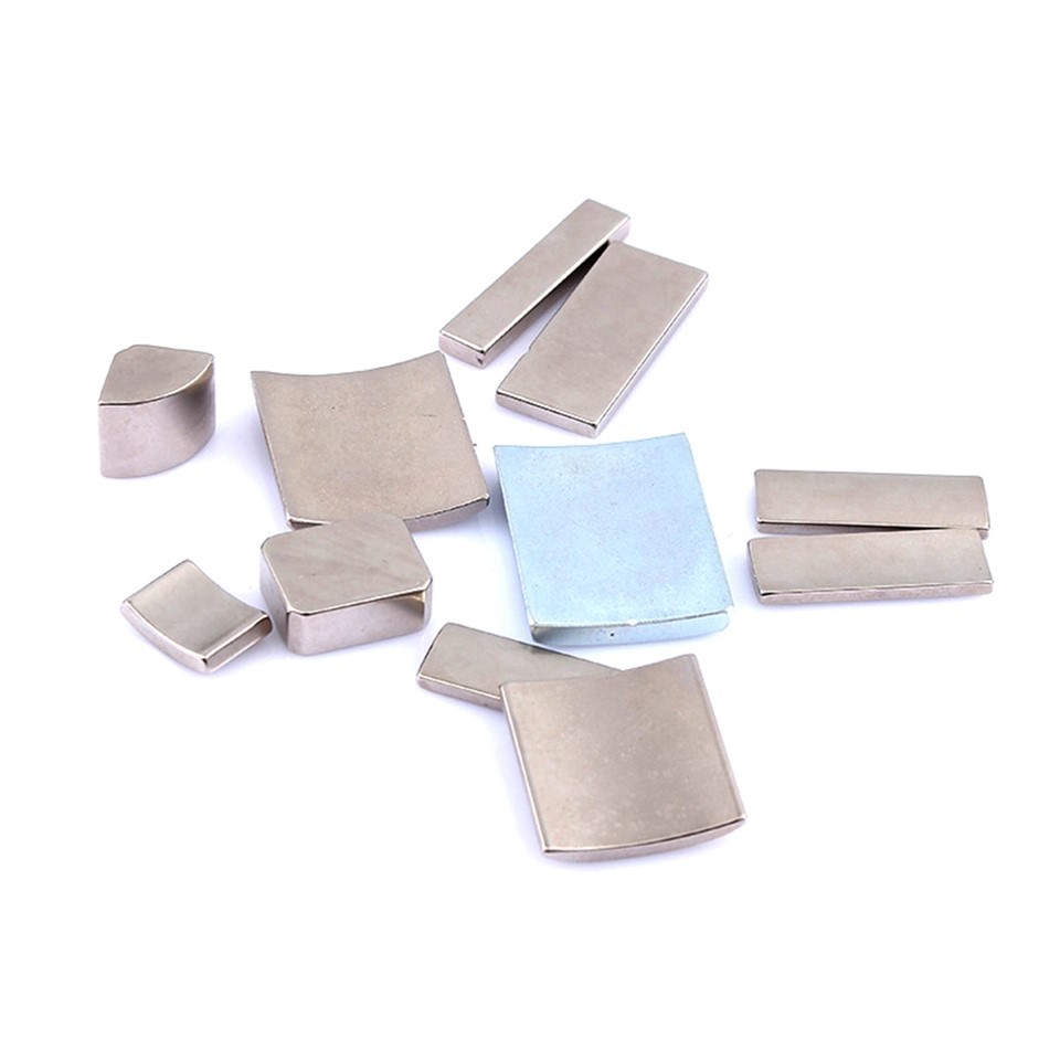 Magnet s permanentním obloukem